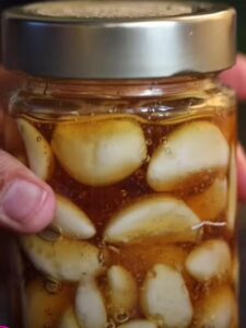 Madh Ani Lasun Khanyache Fayade