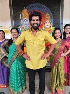 Lakhat Ek Aamcha Dada