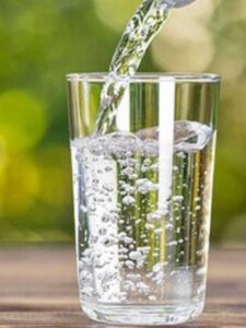 benefits of drinking 8 glasses of water daily